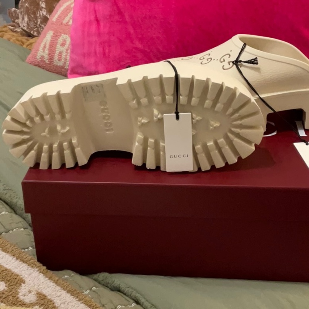 Gucci Women's Cream Platform Clog Mules - Picture 2 of 3